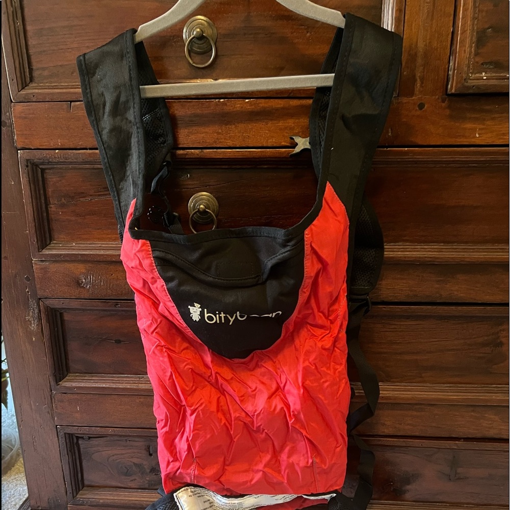 Bittybean carrier, red